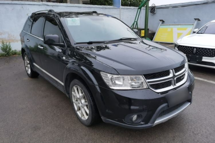 Used Dodge Journey 2013 2.4L Two-Wheel Drive Luxury Version Front Right 45 Deg