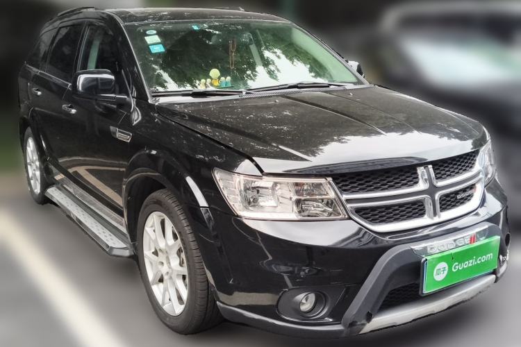 Used Dodge Journey 2013 2.4L Two-Wheel Drive Luxury Version Front Right 45 Deg