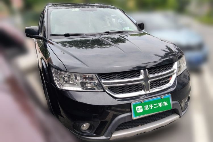 Used Dodge Journey 2013 2.4L Two-Wheel Drive Luxury Version Front Right 45 Deg