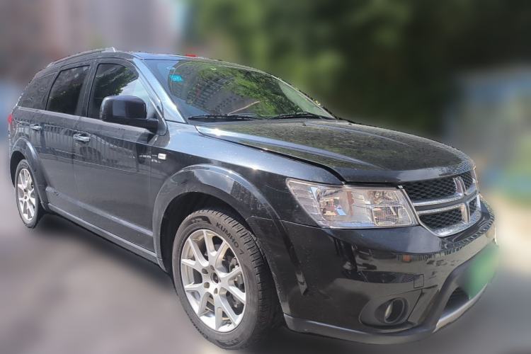 Used Dodge Journey 2013 2.4L Two-Wheel Drive Luxury Version Front Right 45 Deg