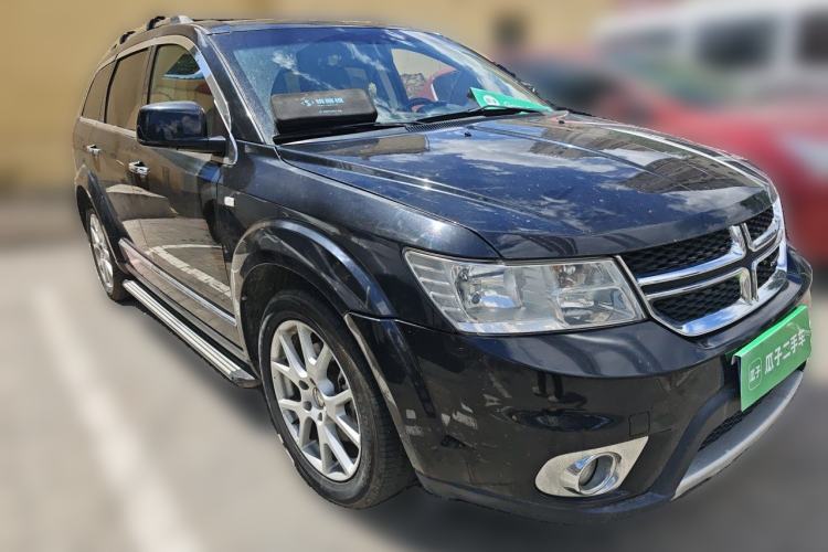 Used Dodge Journey 2013 2.4L Two-Wheel Drive Luxury Version Front Right 45 Deg
