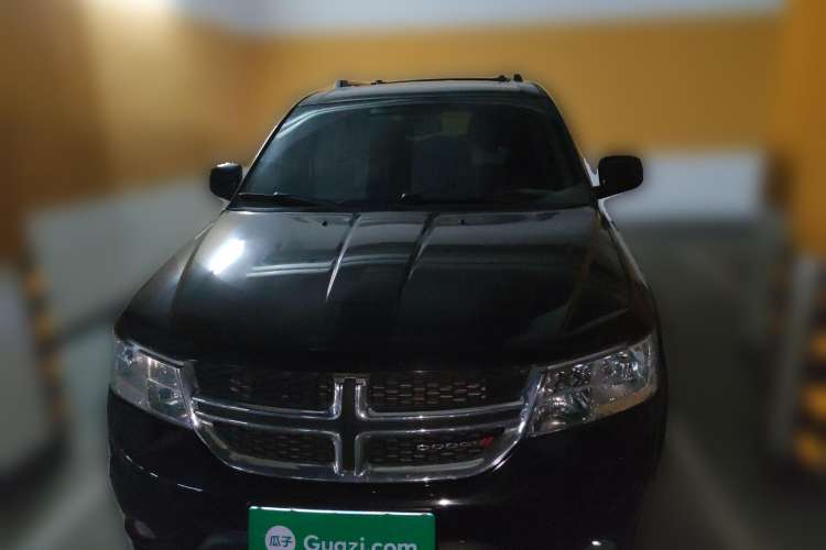 Used Dodge Journey 2013 2.4L Two-Wheel Drive Luxury Version Front