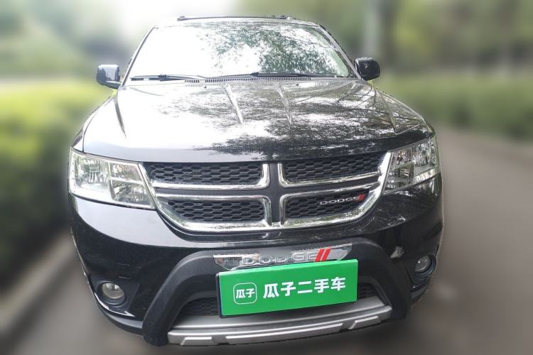 Used Dodge Journey 2013 2.4L Two-Wheel Drive Luxury Version Front