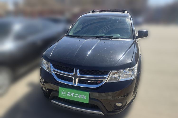 Used Dodge Journey 2013 2.4L Two-Wheel Drive Luxury Version Front