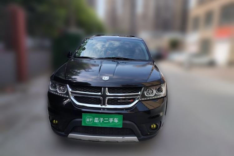 Used Dodge Journey 2013 2.4L Two-Wheel Drive Luxury Version Front