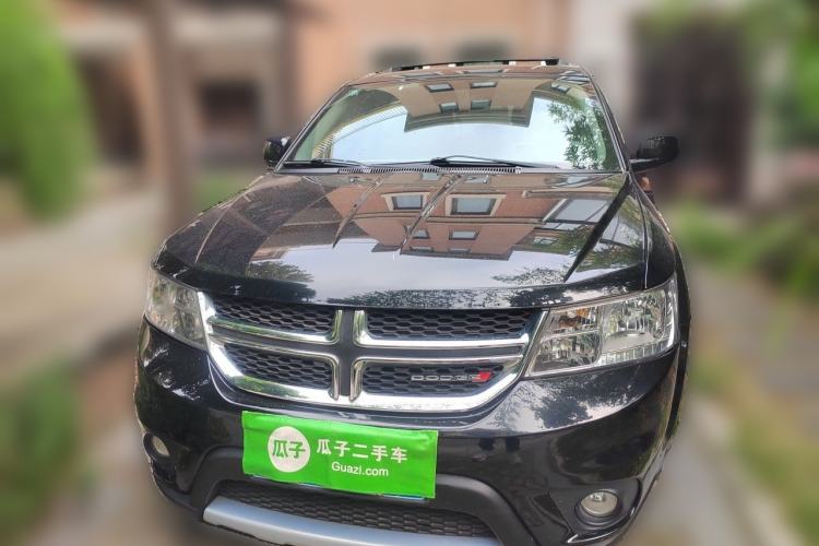 Used Dodge Journey 2013 2.4L Two-Wheel Drive Luxury Version Front