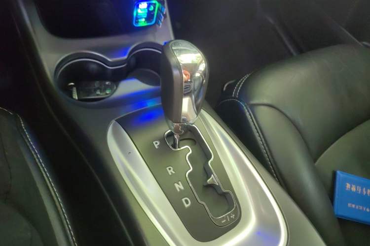 Used Dodge Journey 2013 2.4L Two-Wheel Drive Luxury Version Gear Lever