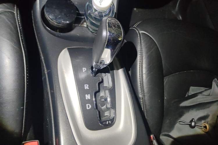 Used Dodge Journey 2013 2.4L Two-Wheel Drive Luxury Version Gear Lever