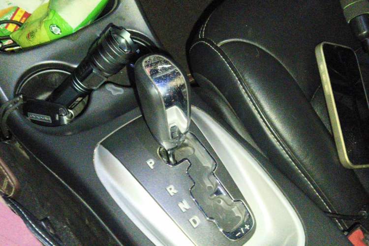 Used Dodge Journey 2013 2.4L Two-Wheel Drive Luxury Version Gear Lever