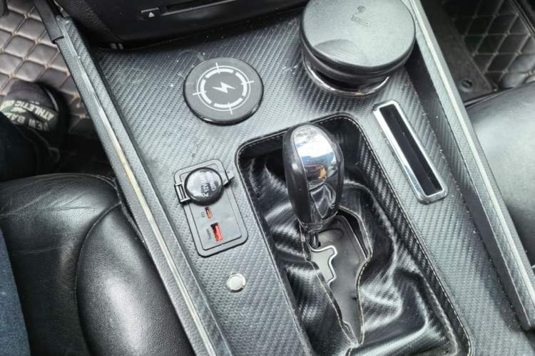 Used Dodge Journey 2013 2.4L Two-Wheel Drive Luxury Version Gear Lever