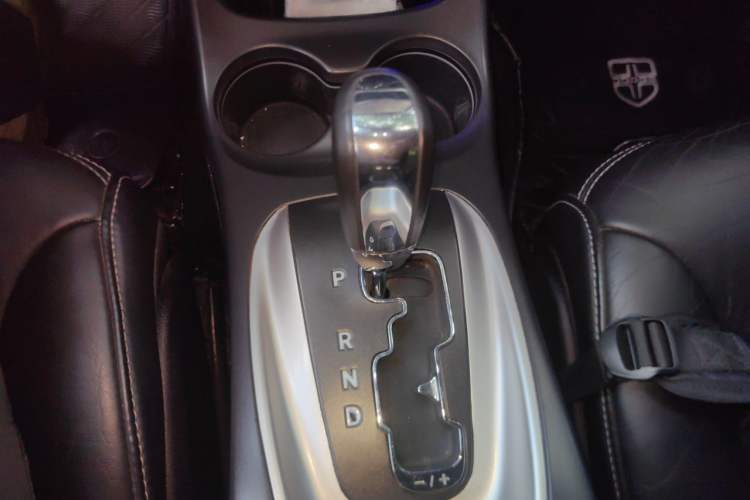 Used Dodge Journey 2013 2.4L Two-Wheel Drive Luxury Version Gear Lever