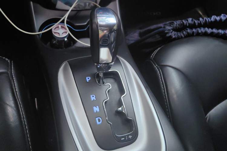Used Dodge Journey 2013 2.4L Two-Wheel Drive Luxury Version Gear Lever