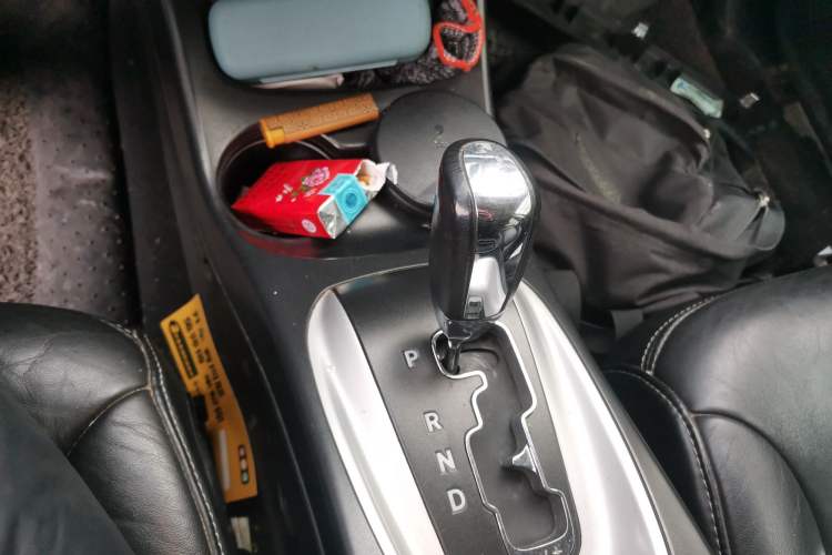 Used Dodge Journey 2013 2.4L Two-Wheel Drive Luxury Version Gear Lever