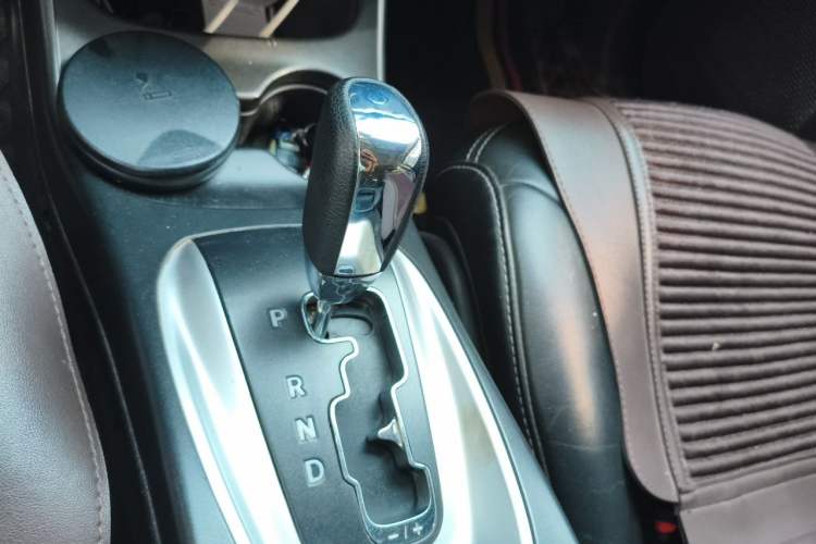 Used Dodge Journey 2013 2.4L Two-Wheel Drive Luxury Version Gear Lever