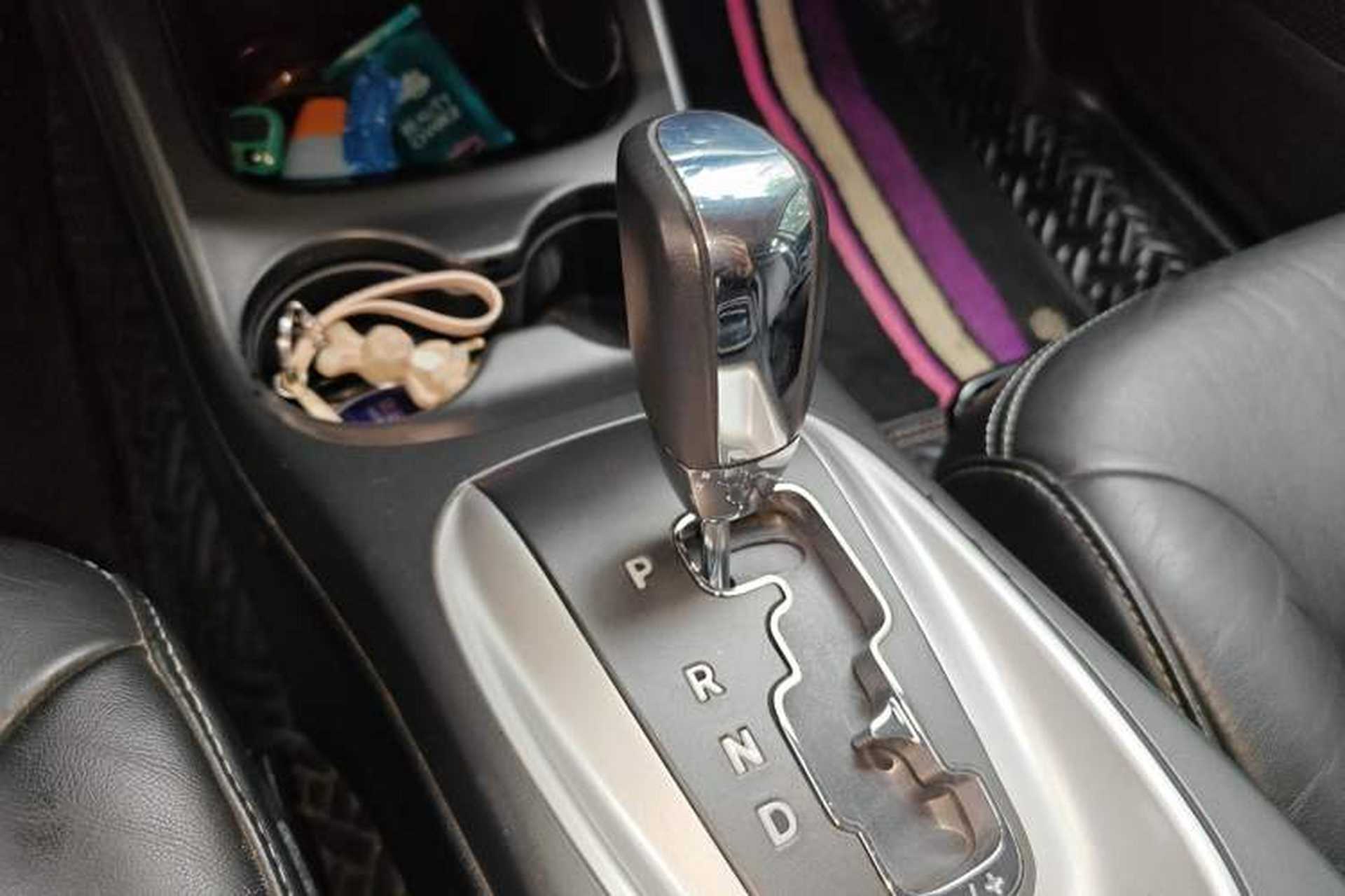 Used Dodge Journey 2013 2.4L Two-Wheel Drive Luxury Version Gear Lever