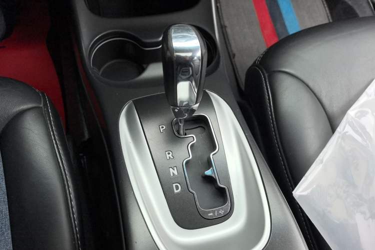 Used Dodge Journey 2013 2.4L Two-Wheel Drive Luxury Version Gear Lever