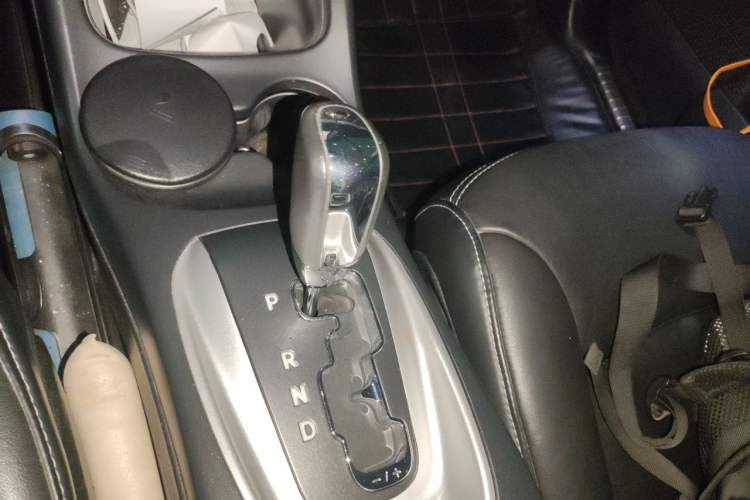 Used Dodge Journey 2013 2.4L Two-Wheel Drive Luxury Version Gear Lever