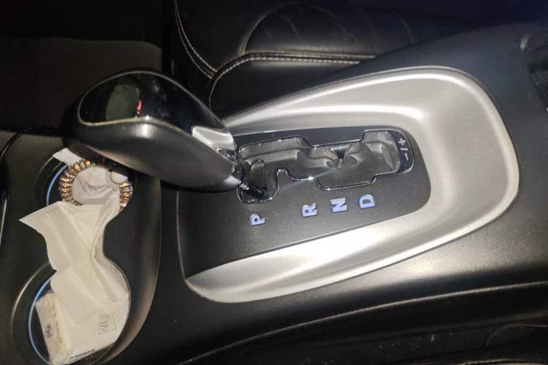 Used Dodge Journey 2013 2.4L Two-Wheel Drive Luxury Version Gear Lever