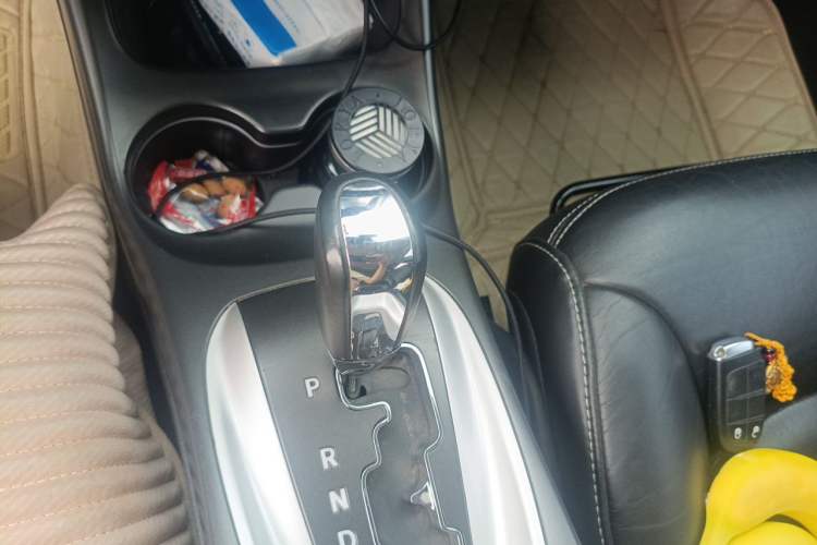 Used Dodge Journey 2013 2.4L Two-Wheel-Drive Smart Edition Gear Lever