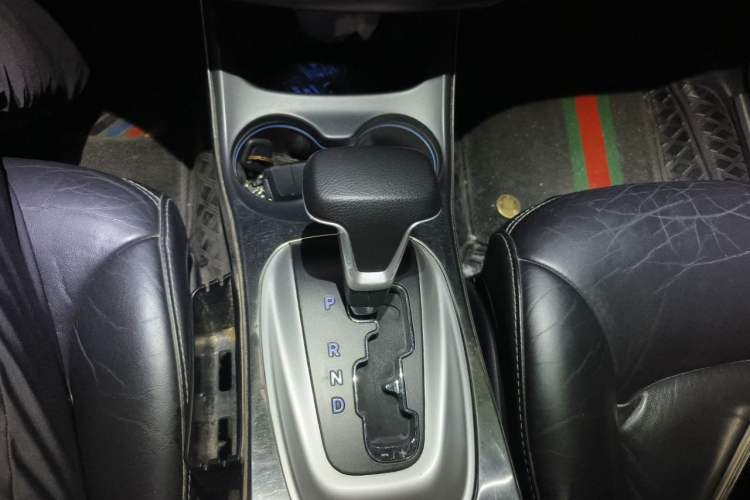 Used Dodge Journey 2013 2.4L Two-Wheel Drive Luxury Version Gear Lever