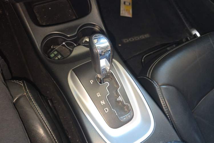 Used Dodge Journey 2013 2.4L Two-Wheel Drive Luxury Version Gear Lever
