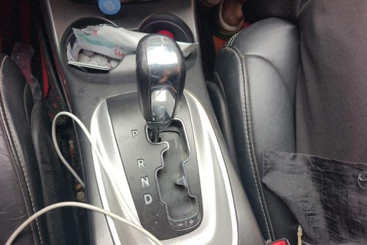 Used Dodge Journey 2013 2.4L Two-Wheel Drive Luxury Version Gear Lever