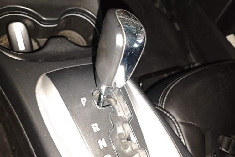 Used Dodge Journey 2013 2.4L Two-Wheel Drive Luxury Version Gear Lever