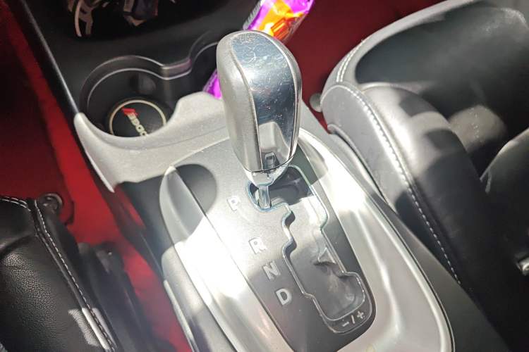 Used Dodge Journey 2013 2.4L Two-Wheel Drive Luxury Version Gear Lever