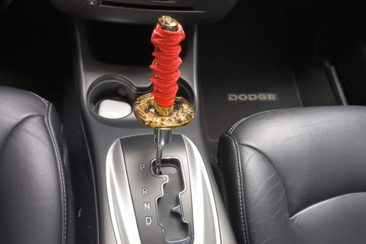 Used Dodge Journey 2013 3.6L Four-Wheel Drive Flagship Edition Gear Lever