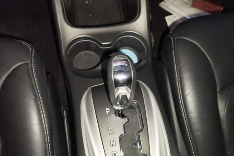 Used Dodge Journey 2013 2.4L Two-Wheel Drive Luxury Version Gear Lever