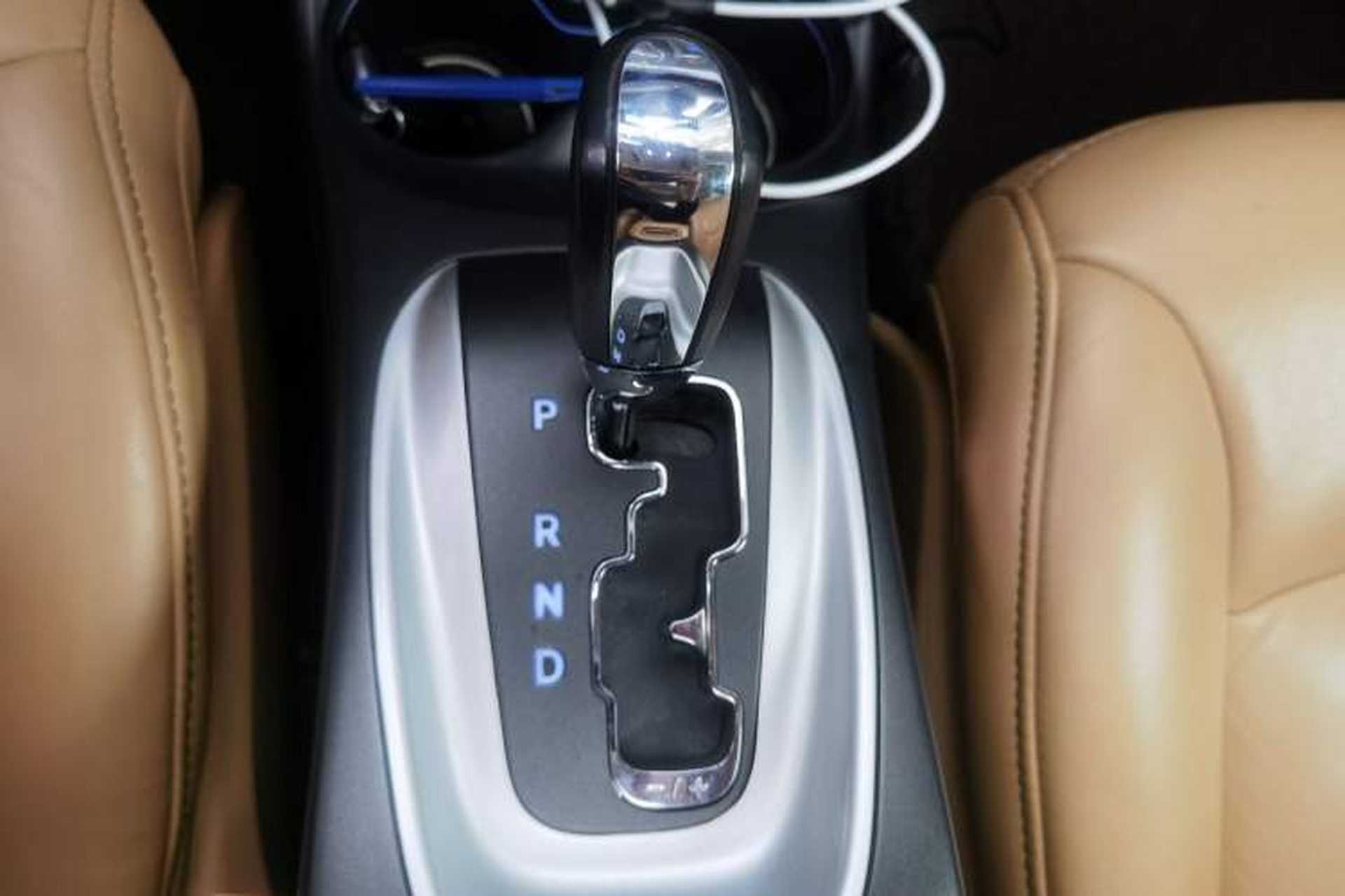 Used Dodge Journey 2013 2.4L Two-Wheel Drive Luxury Version Gear Lever