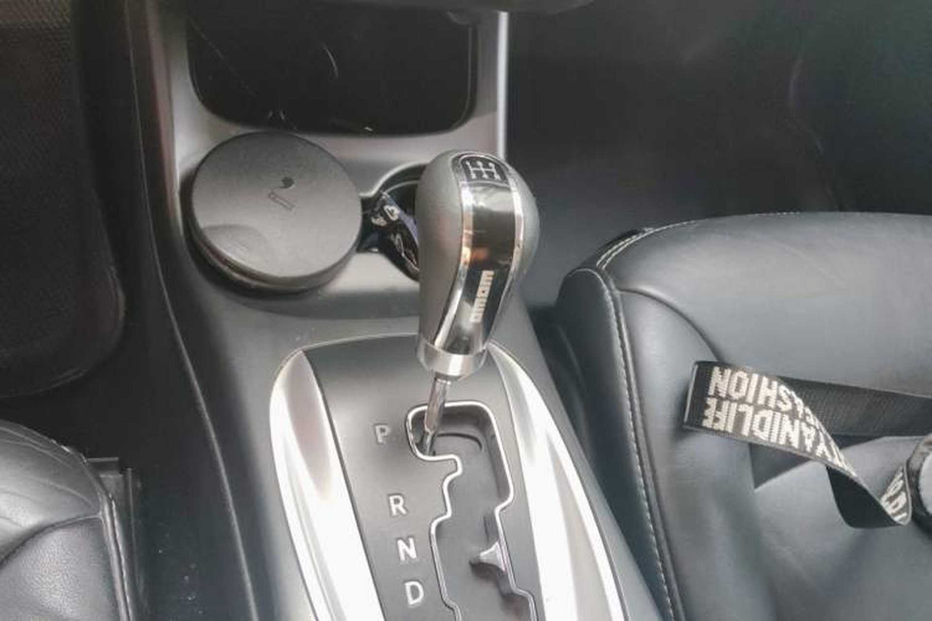 Used Dodge Journey 2013 2.4L Two-Wheel Drive Luxury Version Gear Lever