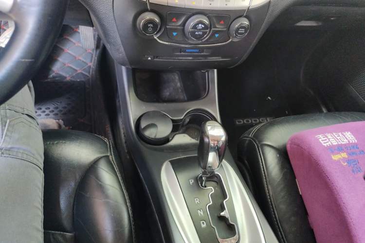 Used Dodge Journey 2013 2.4L Two-Wheel Drive Luxury Version Gear Lever