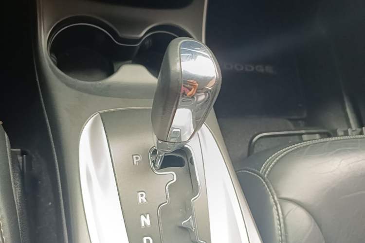 Used Dodge Journey 2013 3.6L Four-Wheel Drive Flagship Edition Gear Lever