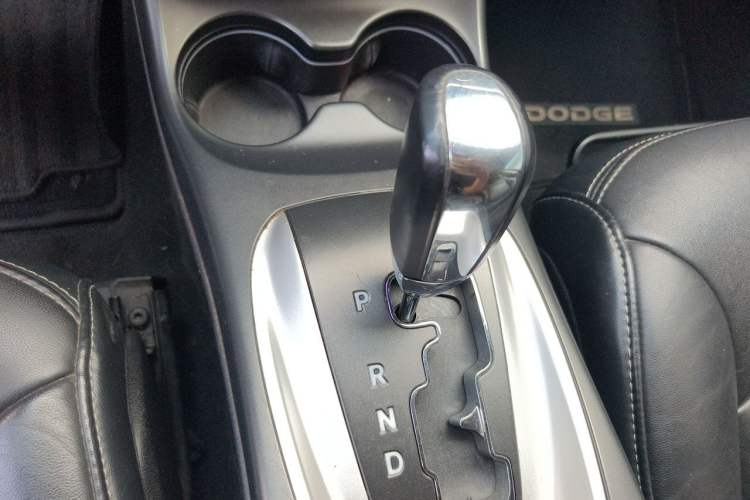 Used Dodge Journey 2013 2.4L Two-Wheel Drive Luxury Version Gear Lever