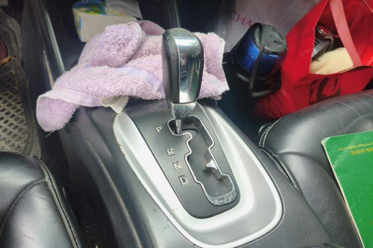 Used Dodge Journey 2013 2.4L Two-Wheel Drive Luxury Version Gear Lever