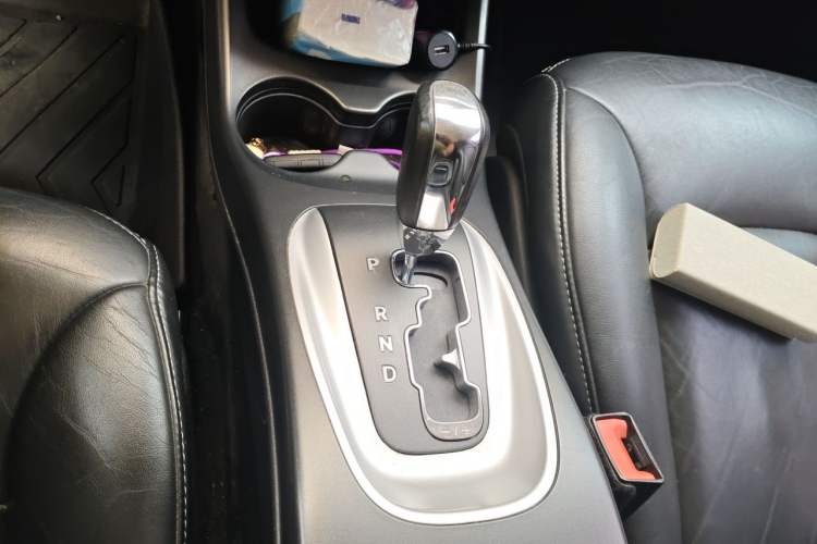 Used Dodge Journey 2013 2.4L Two-Wheel Drive Luxury Version Gear Lever