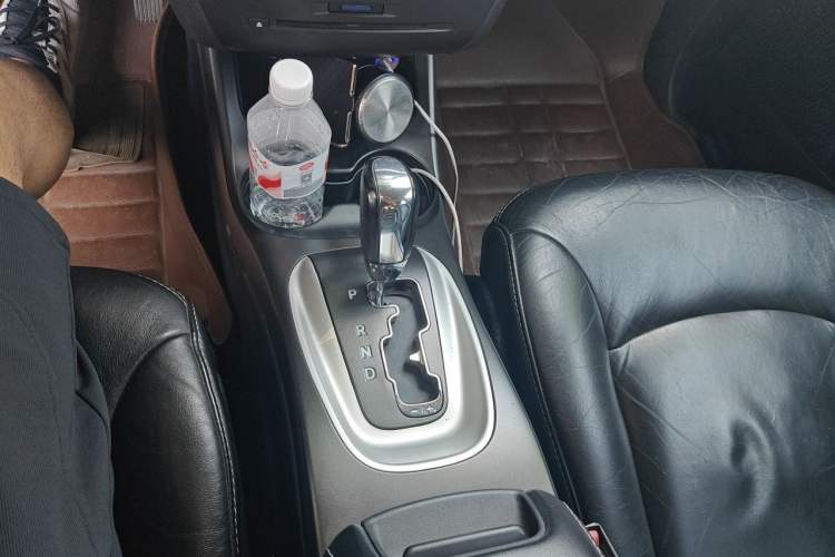 Used Dodge Journey 2013 2.4L Two-Wheel Drive Luxury Version Gear Lever