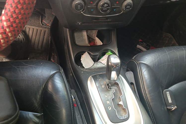 Used Dodge Journey 2013 2.4L Two-Wheel Drive Luxury Version Gear Lever