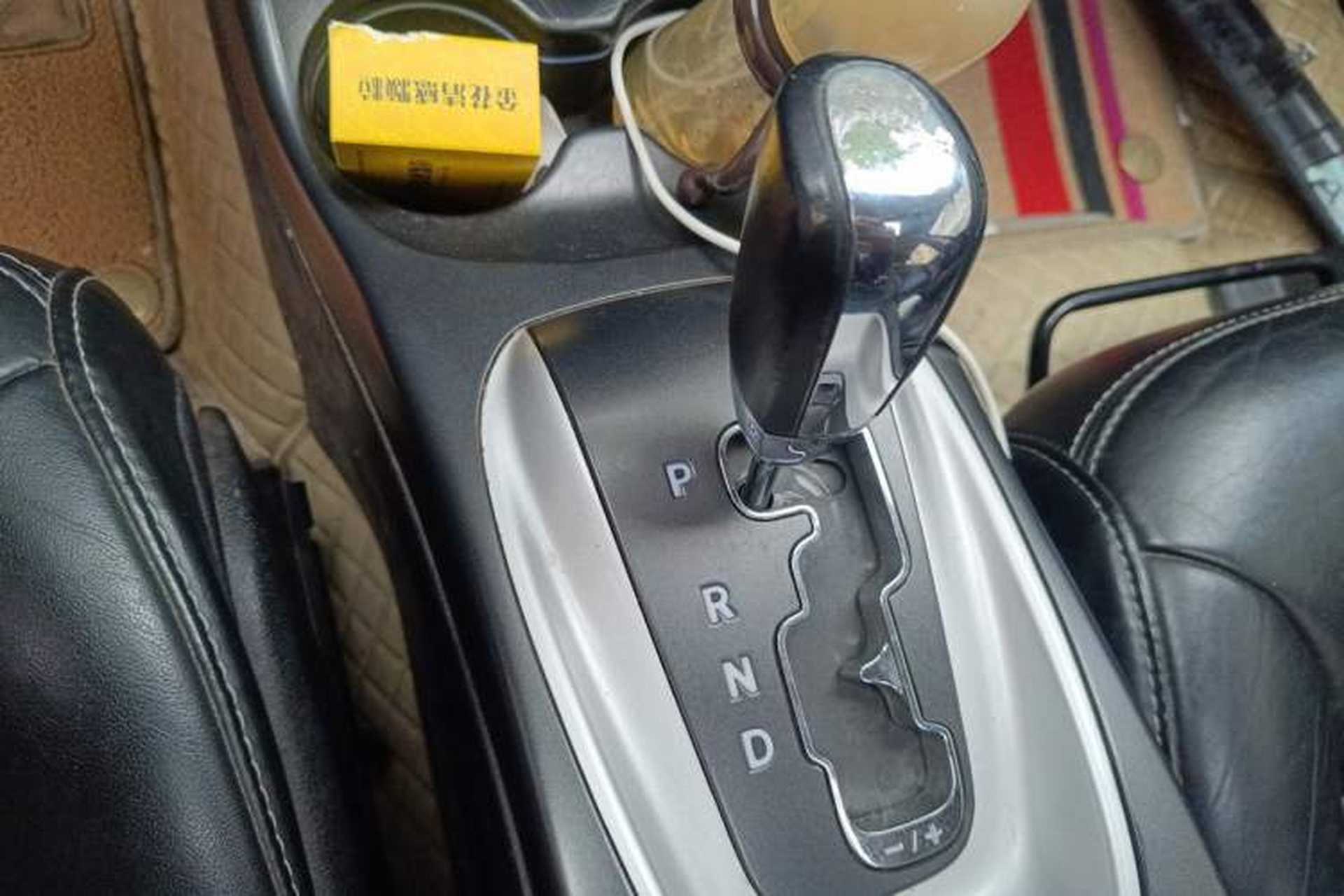 Used Dodge Journey 2013 2.4L Two-Wheel Drive Luxury Version Gear Lever