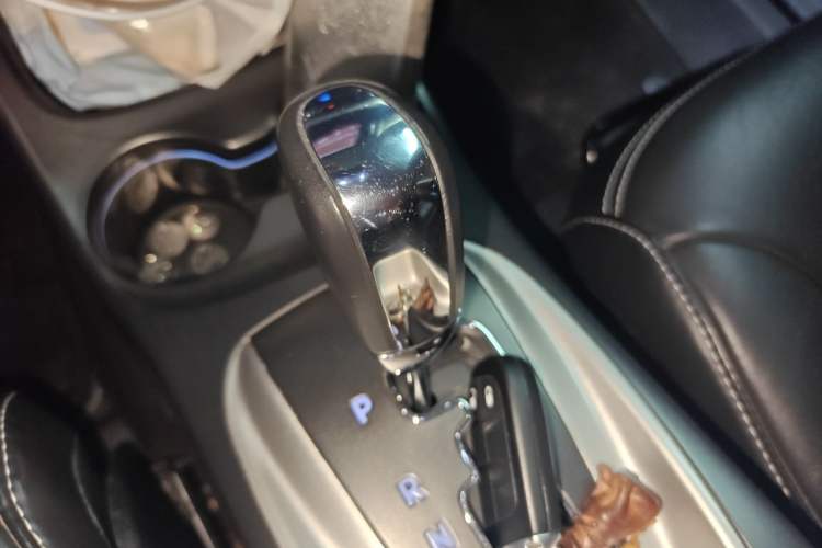 Used Dodge Journey 2013 2.4L Two-Wheel Drive Luxury Version Gear Lever