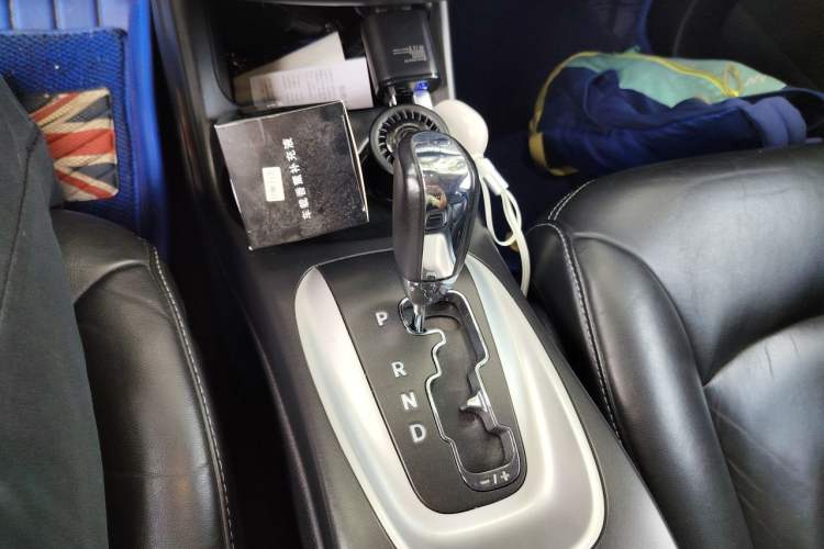 Used Dodge Journey 2013 2.4L Two-Wheel Drive Luxury Version Gear Lever