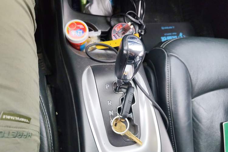 Used Dodge Journey 2013 2.4L Two-Wheel Drive Luxury Version Gear Lever