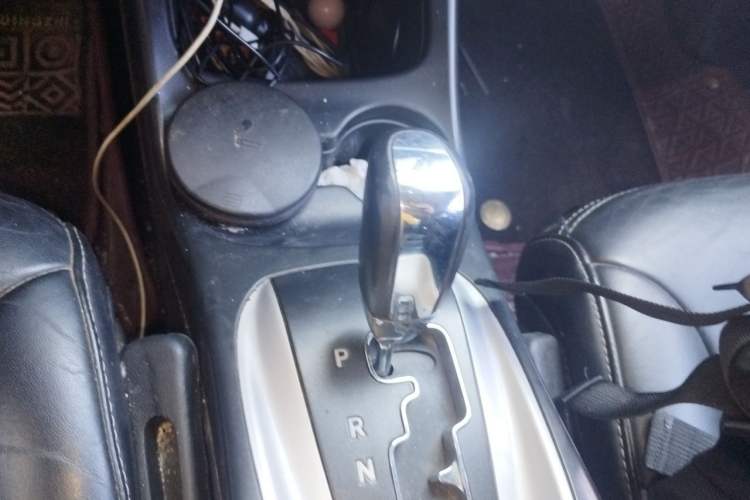 Used Dodge Journey 2013 2.4L Two-Wheel Drive Luxury Version Gear Lever