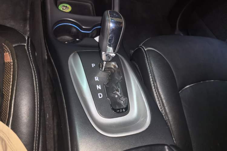 Used Dodge Journey 2013 2.4L Two-Wheel Drive Luxury Version Gear Lever