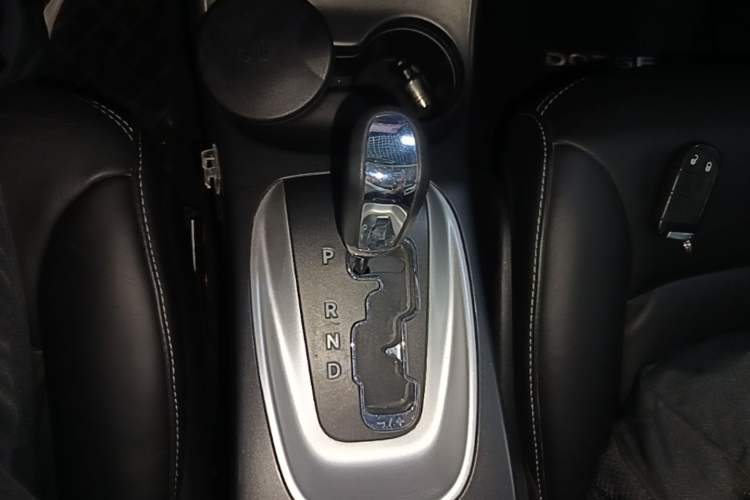 Used Dodge Journey 2013 2.4L Two-Wheel Drive Luxury Version Gear Lever