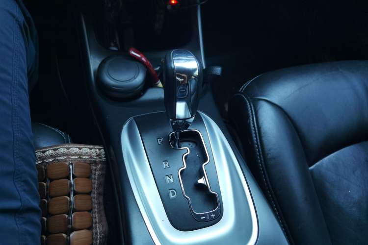 Used Dodge Journey 2013 2.4L Two-Wheel Drive Luxury Version Gear Lever
