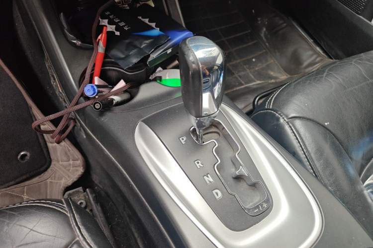 Used Dodge Journey 2013 2.4L Two-Wheel Drive Luxury Version Gear Lever