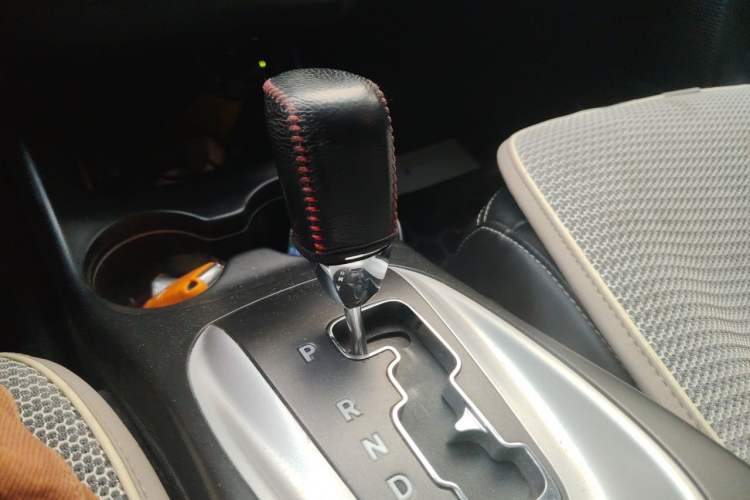 Used Dodge Journey 2013 2.4L Two-Wheel Drive Luxury Version Gear Lever