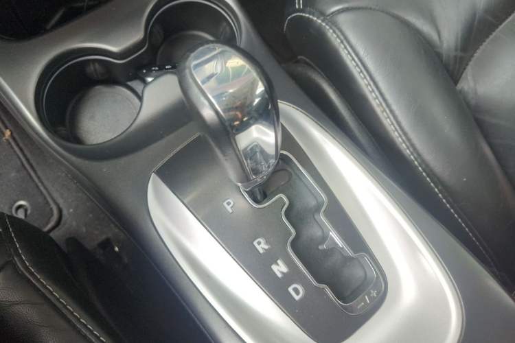 Used Dodge Journey 2013 2.4L Two-Wheel-Drive Smart Edition Gear Lever